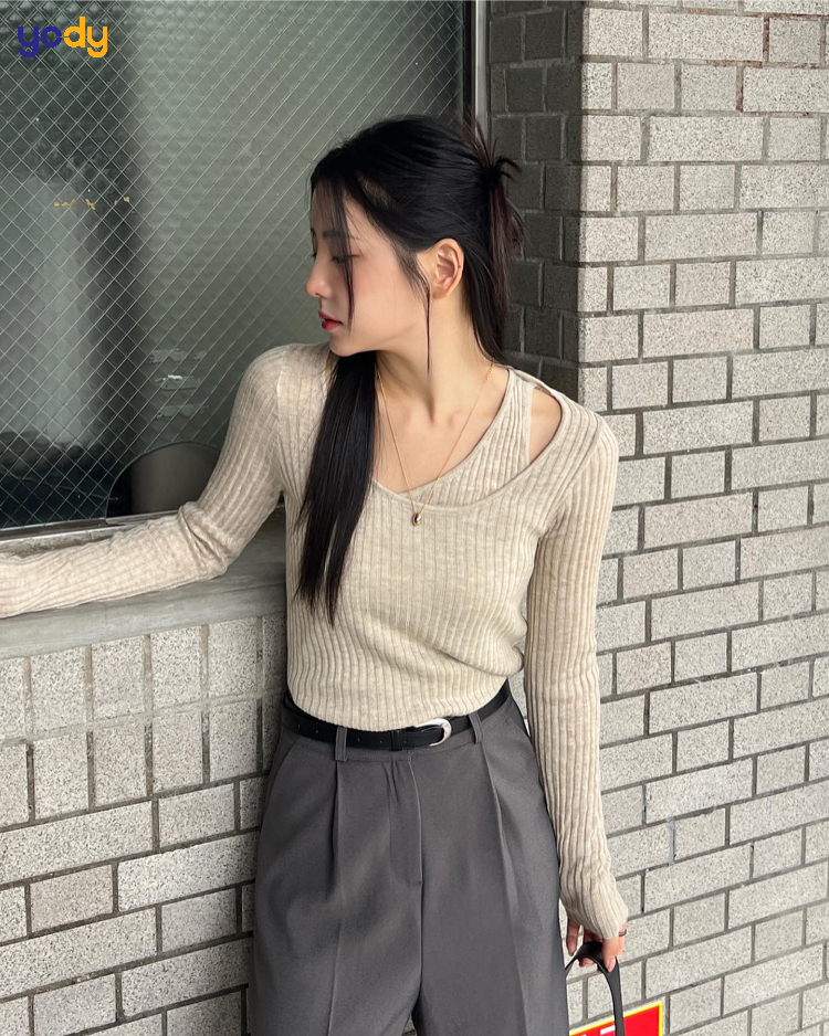 Phối quần âu với áo len mỏng cho mùa thu