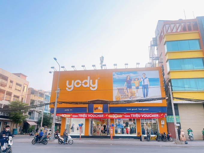 Nên giặt áo bằng tay và dùng nước nhiệt độ 25 đến 30 độ để hạn chế tình trạng bị nhăn áo