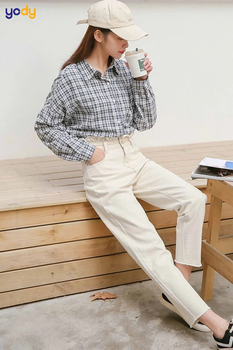 Phối áo sơ mi oversize với quần baggy