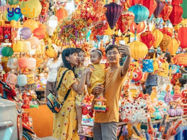Phố đèn lồng đỏ rực
