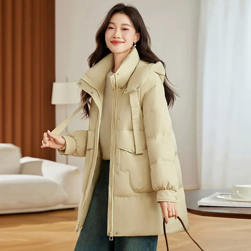 Phối áo mỏng nhẹ bên trong áo phao dáng dài