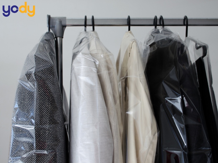 Nên sử dụng túi bảo quản chuyên dụng để bảo quản áo