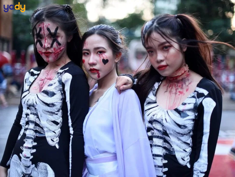 Hóa trang Halloween zombie xác sống đáng sợ