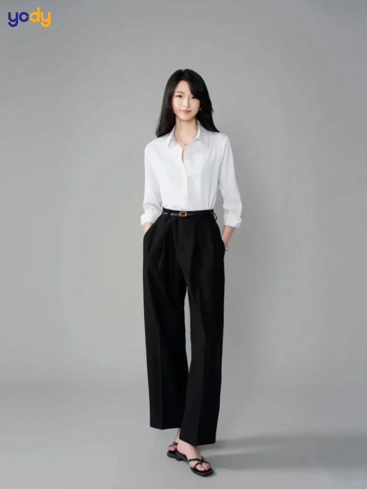 Phối quần tây đen với áo blouse nhẹ nhàng