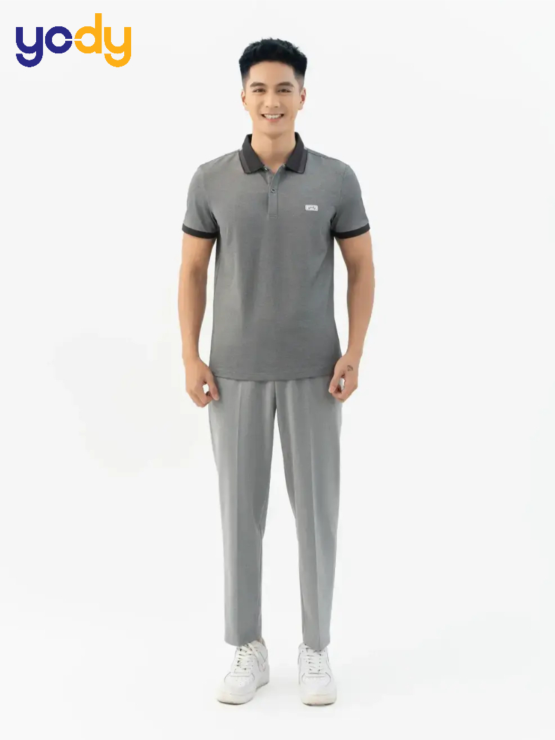 Áo polo quần tây cùng tone màu