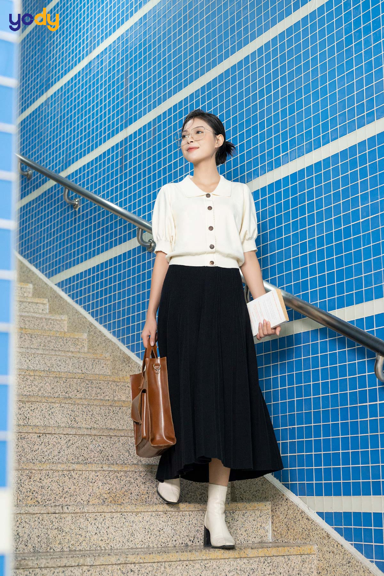 Phối chân váy xòe dài với áo len mỏng cho mùa thu đông