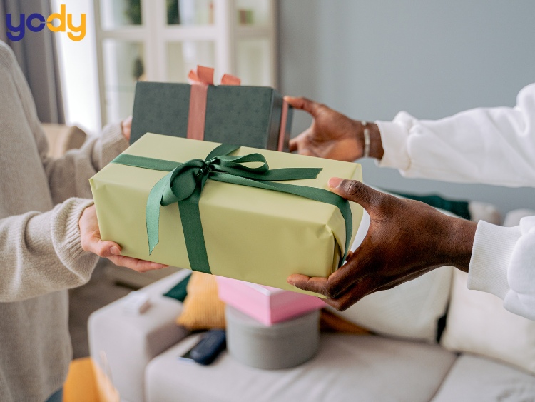 Chọn mua cây cảnh, đồ dùng văn phòng làm quà tặng Ngày Phụ nữ Việt Nam 20/10 cho sếp, đồng nghiệp