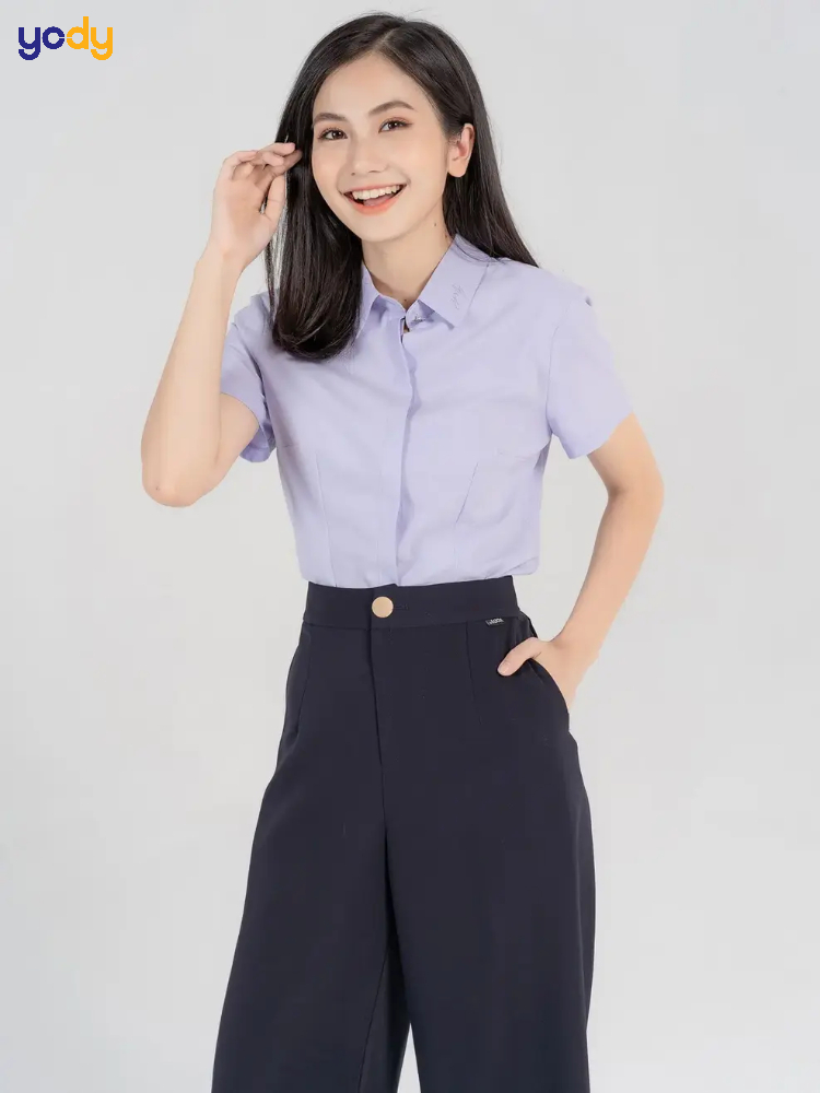 Quần tây với áo sơ mi tay ngắn