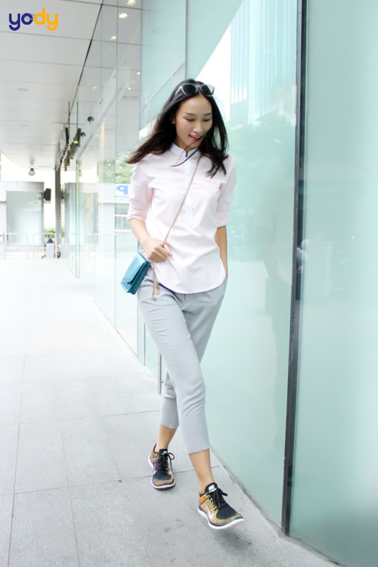 Mix quần tây lưng cao với giày thể thao thể thao năng động
