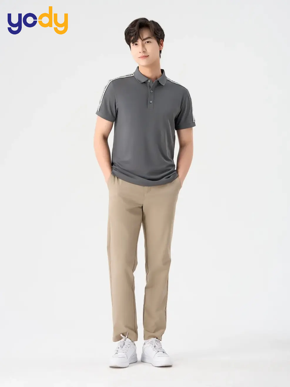 Phối với quần kaki ống rộng sành điệu