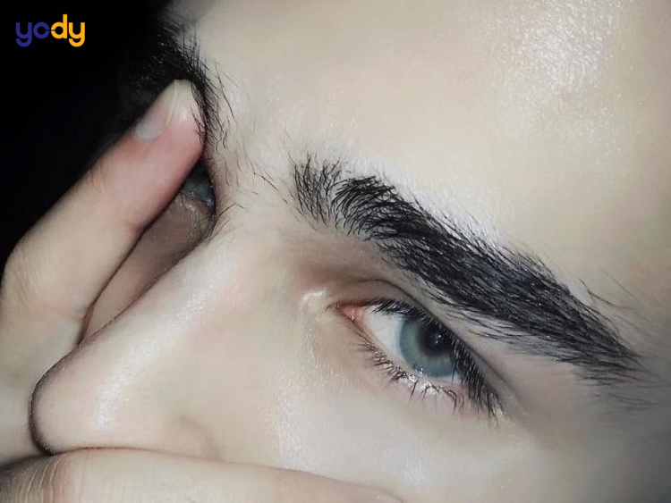 Tướng số lông mày dựng ngược nam