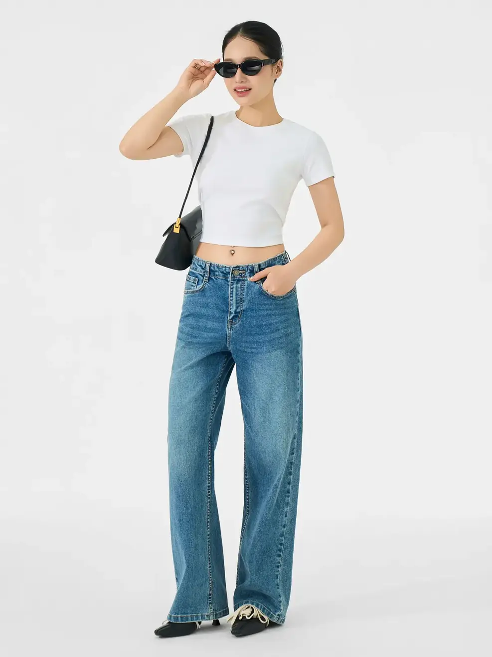 Croptop phối jean ống rộng giúp bạn tôn dáng, hack chiều cao