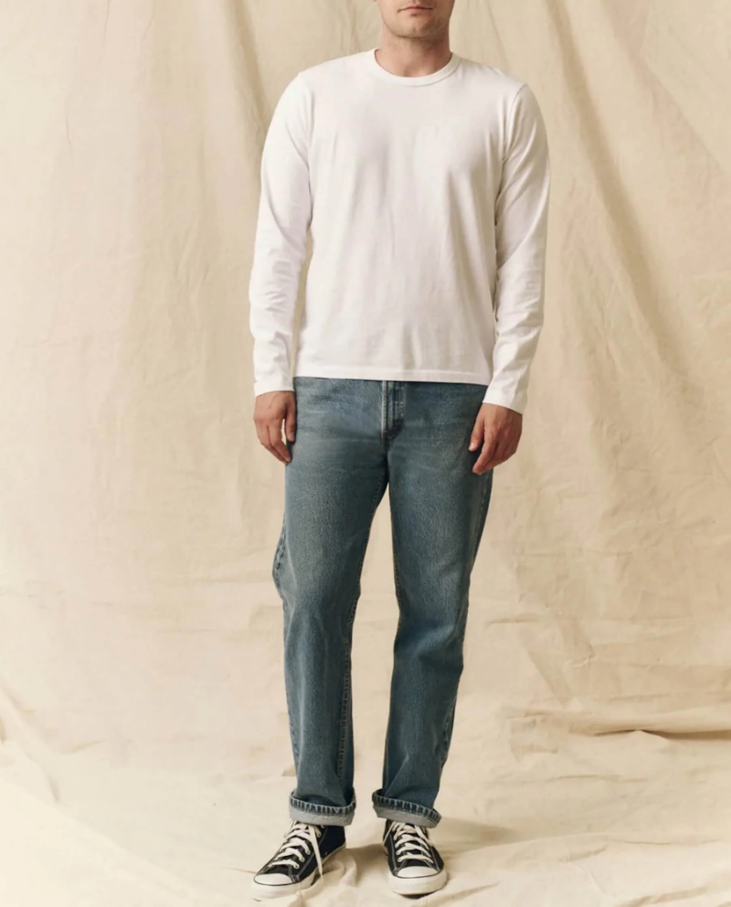 Phối cùng quần Jeans basic