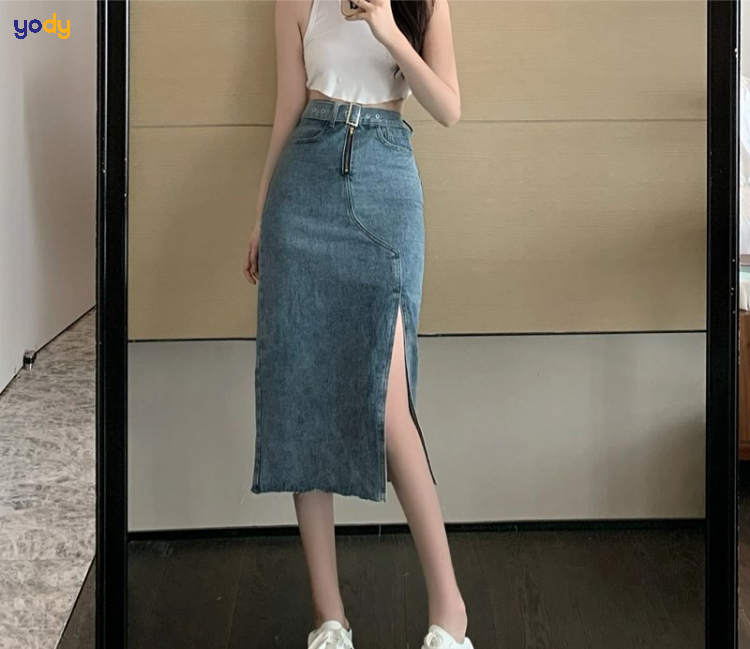 Áo croptop với chân váy jean dài