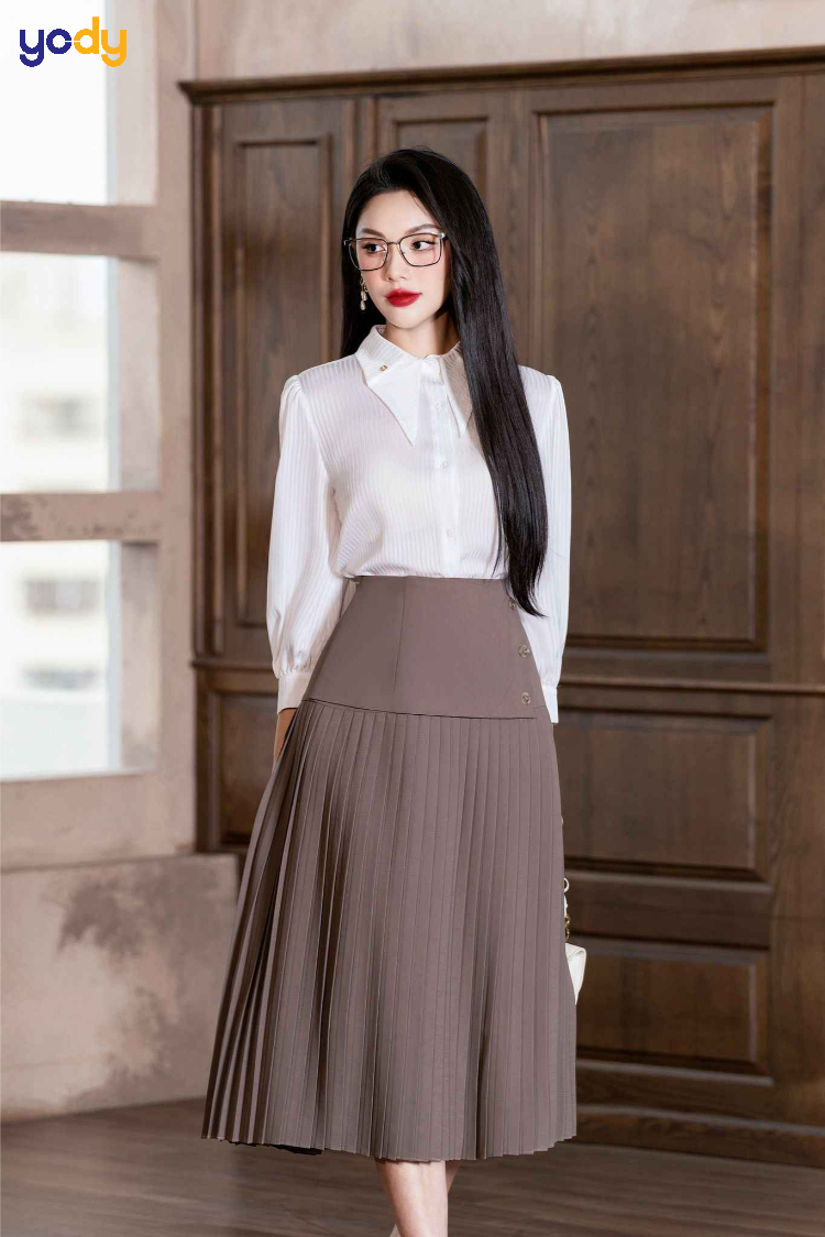 Mix chân váy xòe dài với áo kiểu cách điệu