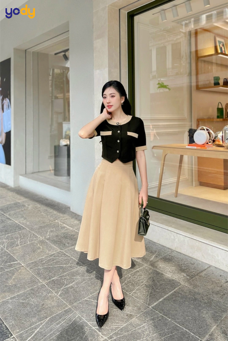 Tạo vẻ nữ tính với chân váy xòe dài và áo croptop