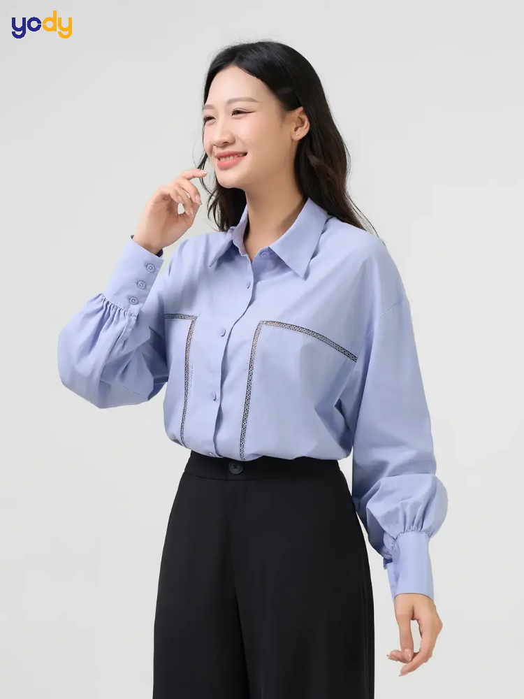 Sơ vin áo sơ mi oversize với quần âu