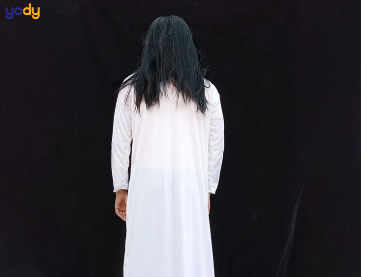 Hóa trang Halloween ma nữ áo trắng rùng rợn