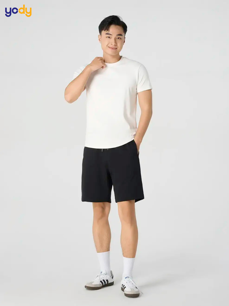 Kết hợp với áo thun ôm body