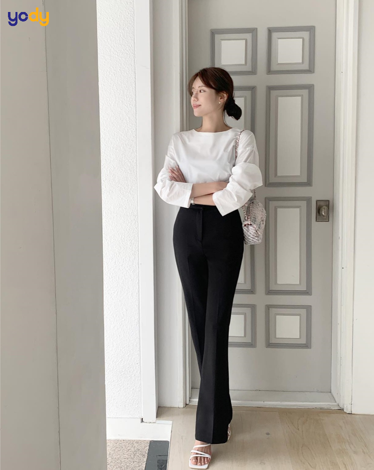 Phối quần âu nữ với áo blouse họa tiết nổi bật