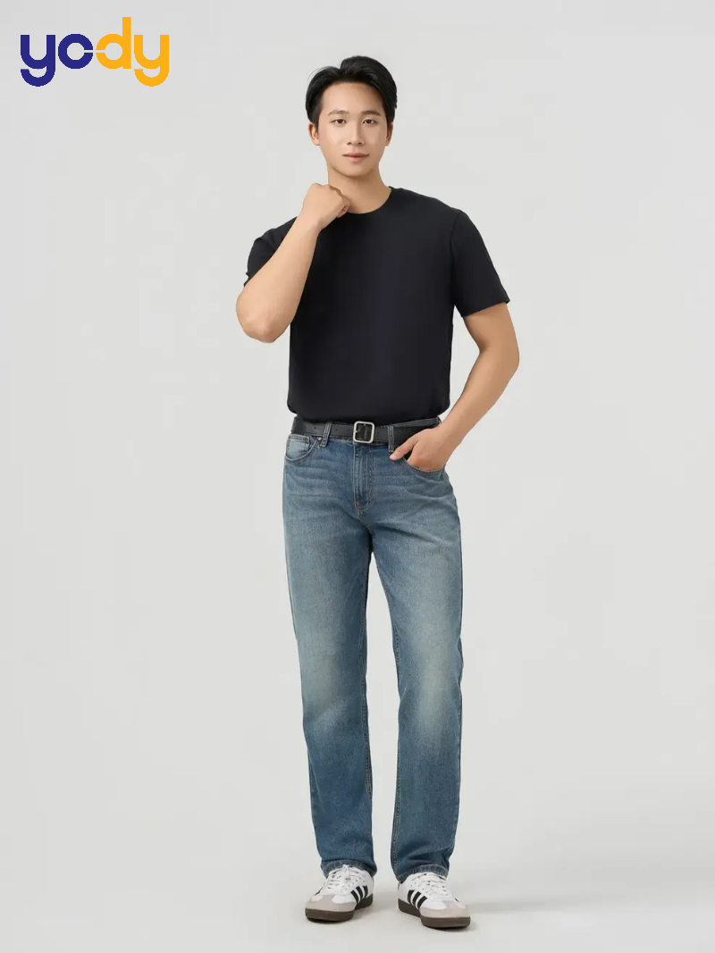 Áo thun trơn phối cùng quần Jean ống suông