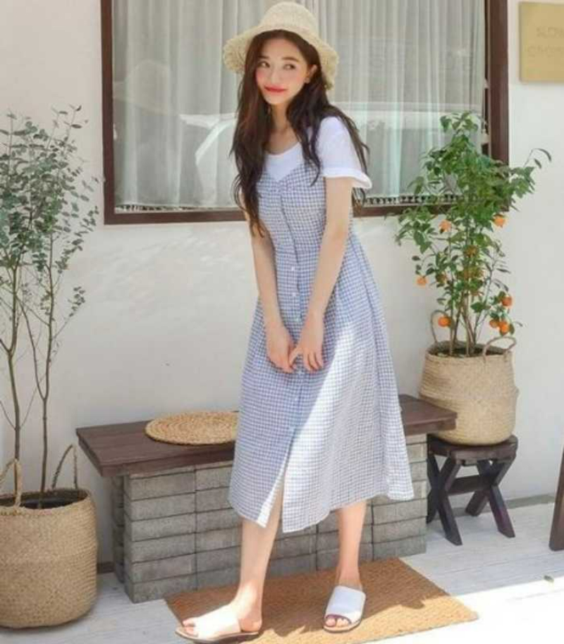 Áo thun trơn mặc bên trong váy hai dây