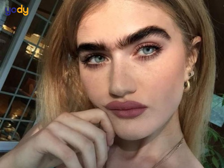 Tướng đàn bà lông mày giao nhau