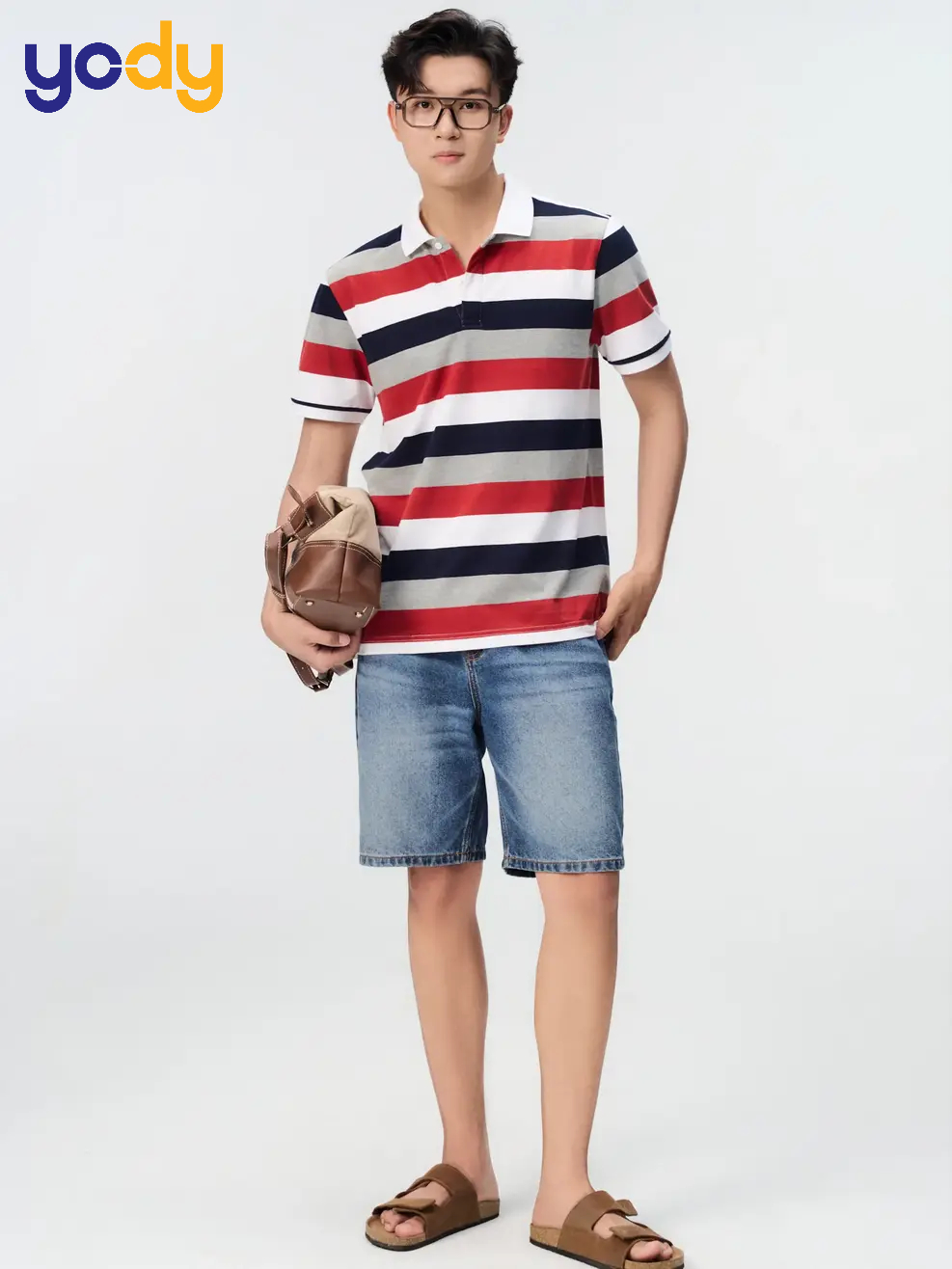 Mix với quần short jean năng động