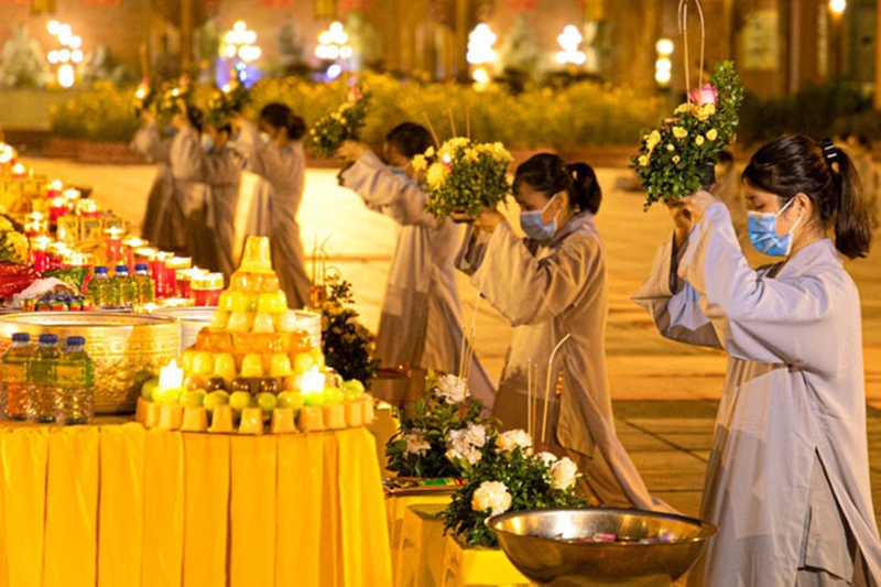 Lễ Vu Lan năm sẽ rơi vào thứ Năm, tức là ngày 27/08/2026 dương lịch