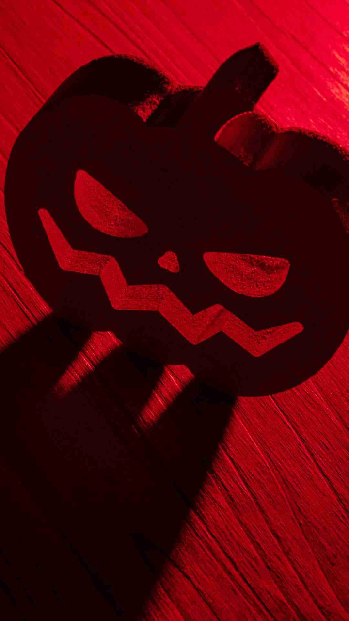 Hình nền Halloween dọc tối giản