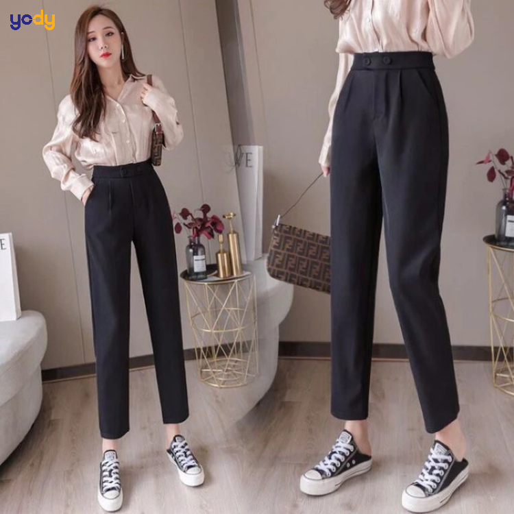 Phối quần tây cạp cao với giày thể thao màu đen