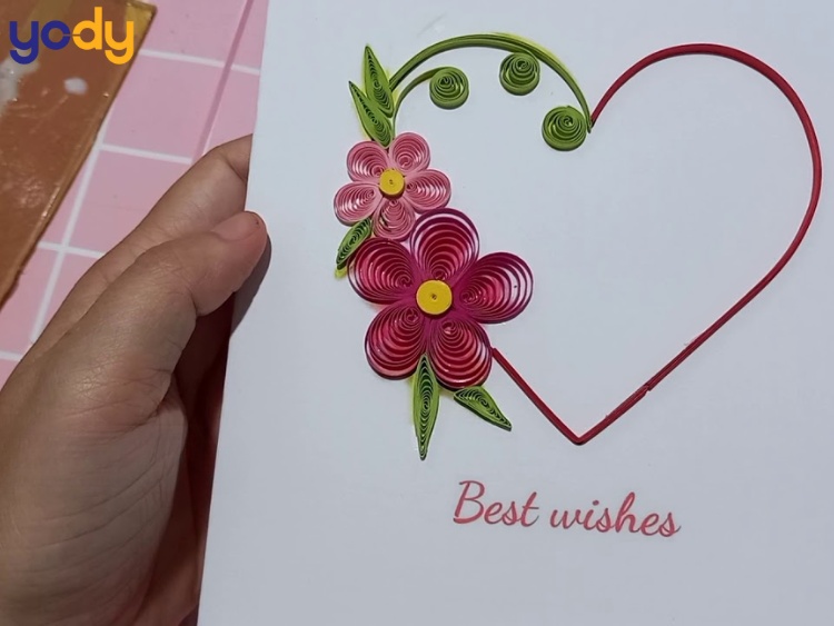 Cách làm thiệp 20 tháng 10 bằng giấy xoắn đẹp mắt