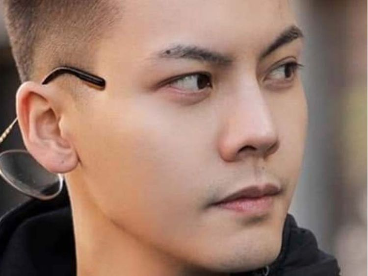 Nốt ruồi tròn, rõ nét, nằm gọn trong phần đuôi lông mày cũng được xem là quý tướng