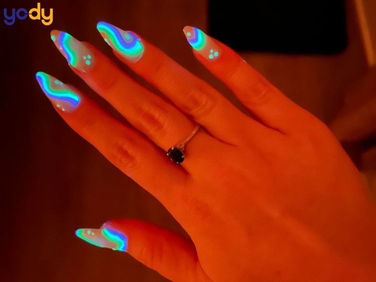 Nail Halloween phát sáng trong bóng tối (glow in the dark)