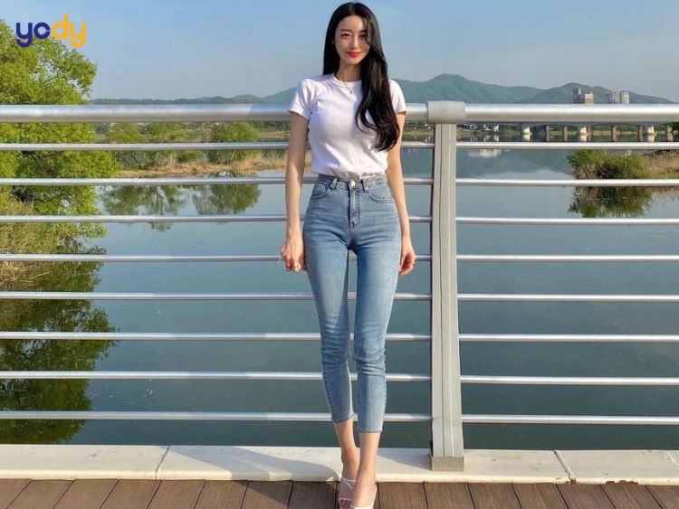 Quần skinny jean với áo thun ôm
