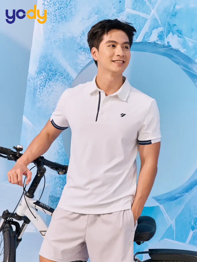 Phối áo Polo với quần short