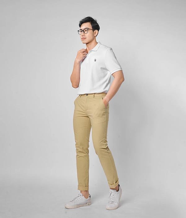 Quần màu kem phối áo màu gì