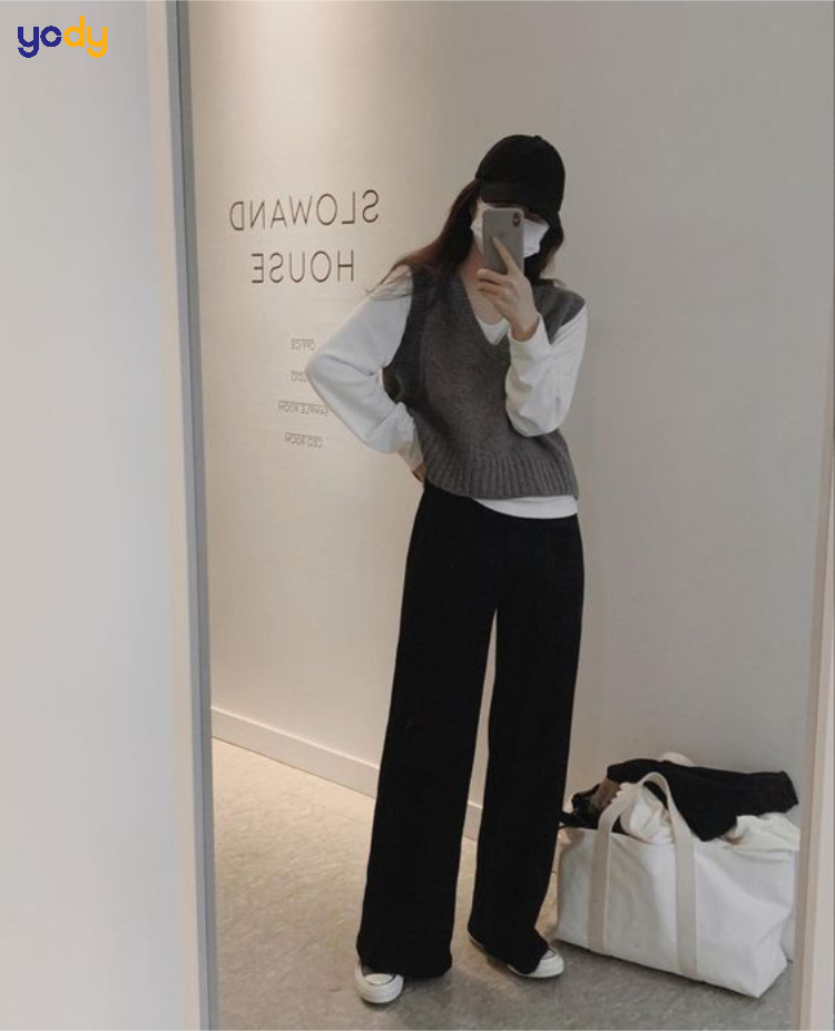 Quần tây đen kết hợp cùng áo len mỏng cho mùa thu