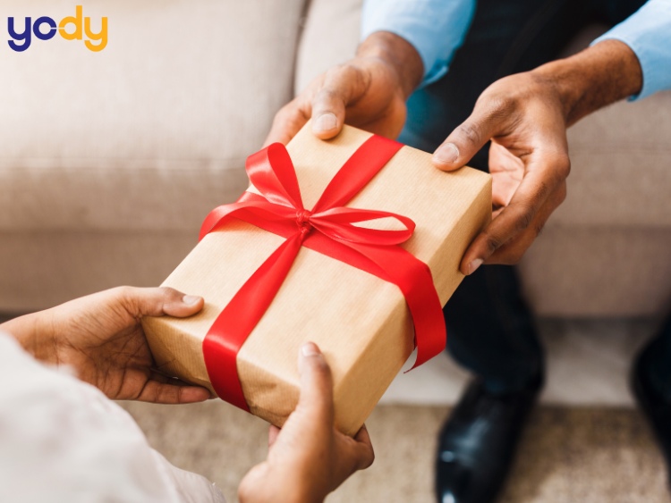 Chọn mua đồ trang điểm, mỹ phẩm làm quà tặng Ngày Phụ nữ Việt Nam 20/10 cho chị, em gái