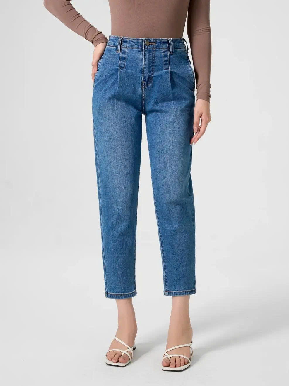 Quần jean nữ baggy lưng cao tạo cảm giác thoải mái mà không ôm sát chân