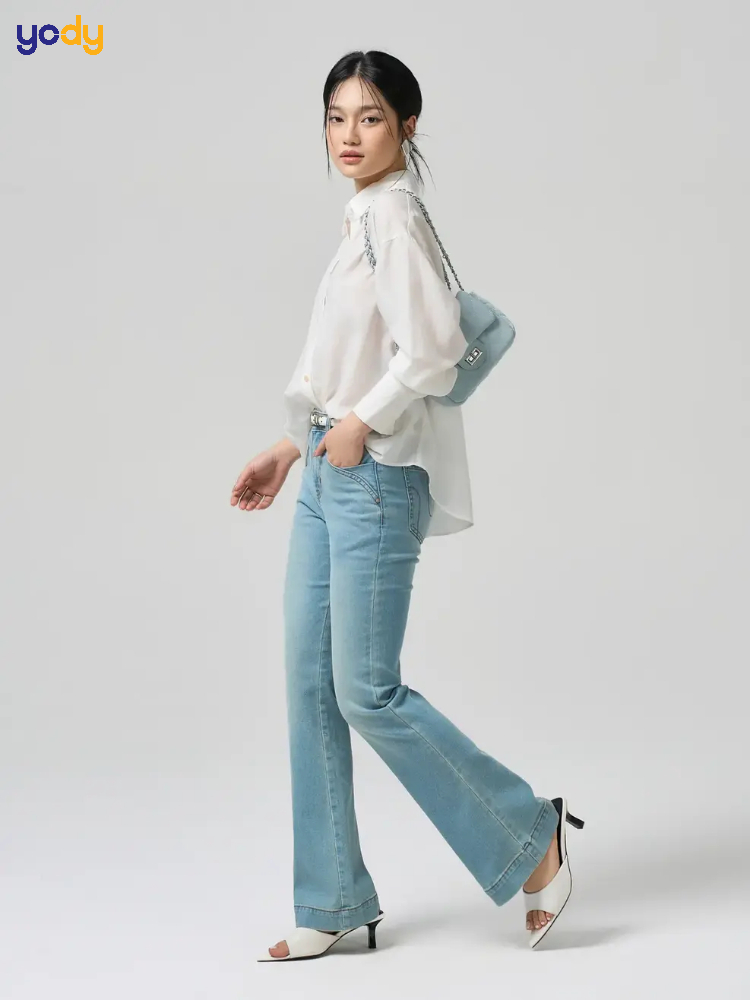 Phối áo sơ mi oversize với quần jean ống rộng