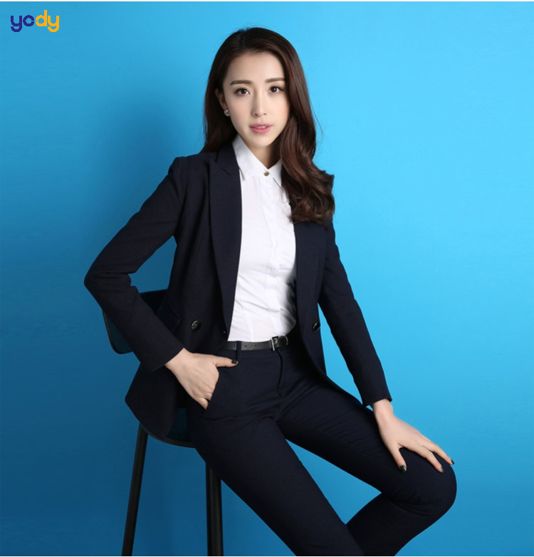 Quần tây với áo sơ mi cùng áo vest công sở