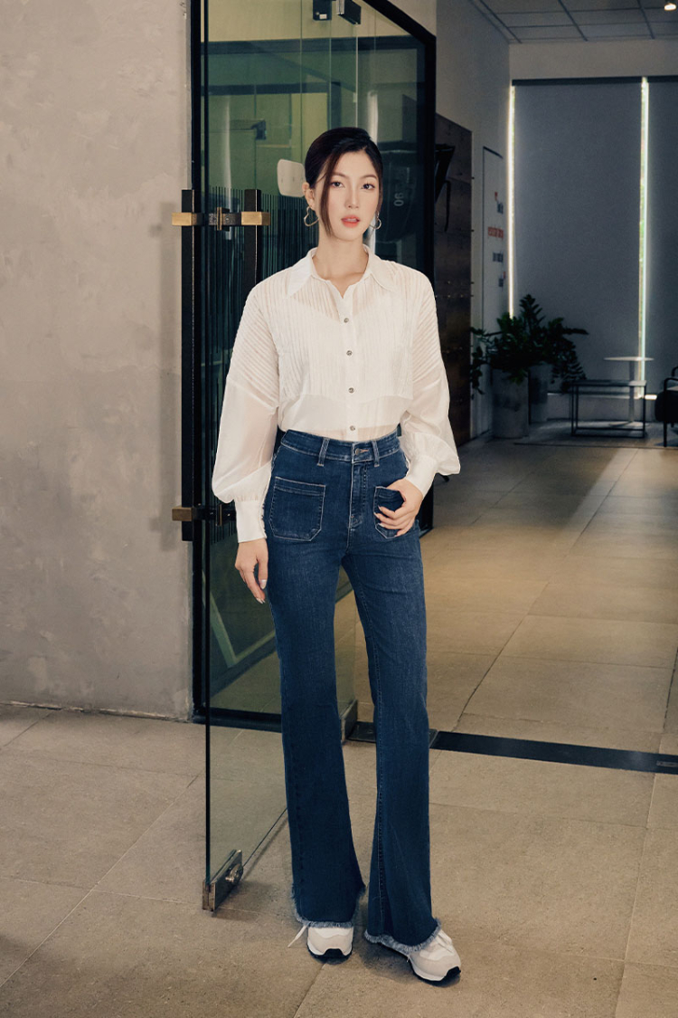 Phối áo sơ mi oversized với quần jean ống rộng