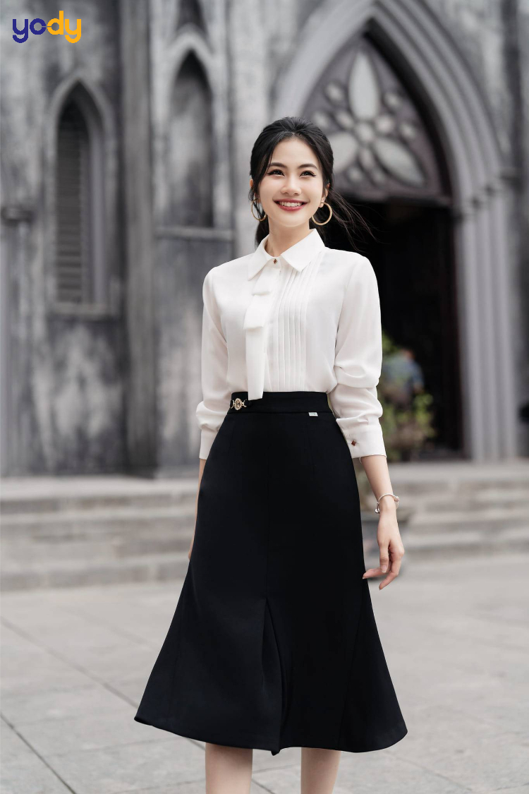 Phối chân váy xòe dài với áo sơ mi trắng