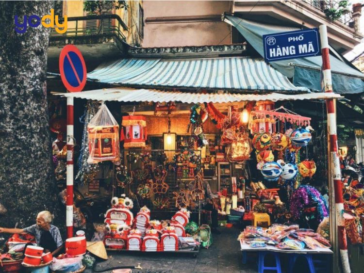 Phố Hàng Mã nằm tại phường Hàng Mã, quận Hoàn Kiếm, Hà Nội